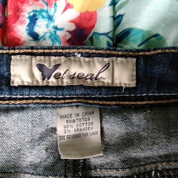 Shorts - Picture 4 of 4